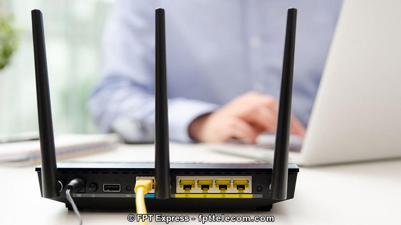 Router là gì? Router còn có tên gọi là Bộ định tuyến hoặc thiết bị định tuyến.