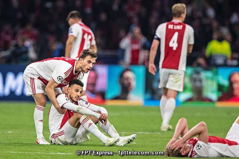 Không ít cầu thủ Ajax đã rơi lệ khi phải nói tạm biệt với trận chung kết cho dù tổng tỷ số bàn thắng bằng với đội bạn