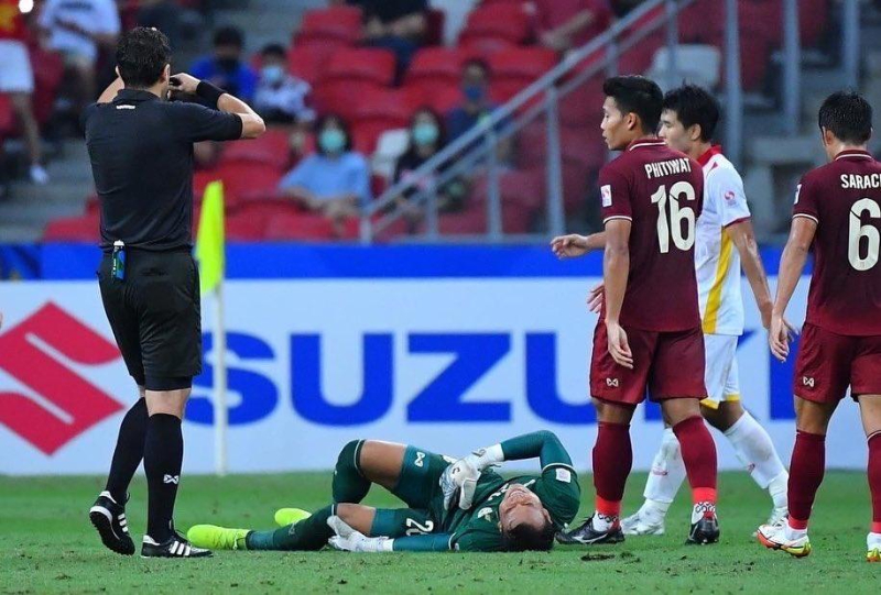 Thủ môn Chatchai không thể cùng đồng đội chạm trán với Indonesia