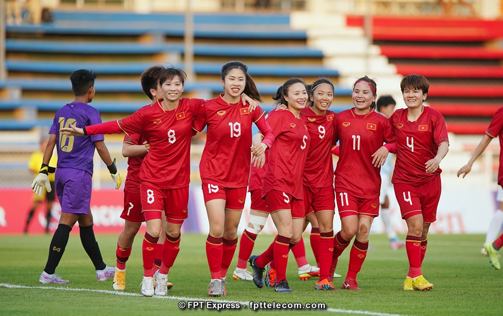 Trang chủ FIFA.com nhận định: Không ngạc nhiên khi Việt Nam lọt VCK Giải vô địch bóng đá nữ thế giới 2023. Trình độ chuyên môn của họ là phần thưởng xứng đáng cho những màn thể hiện trên đấu trường châu lục vài năm qua